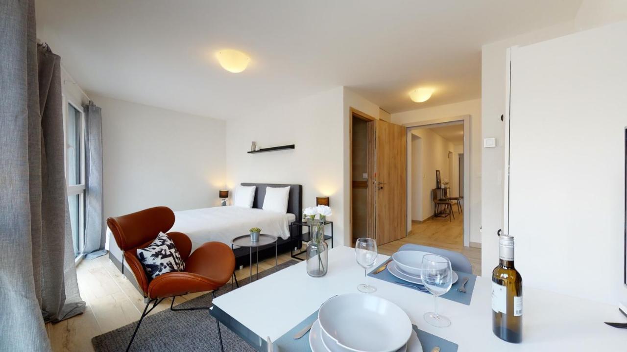 Nonanteneuf Appart Hotel Aigle - Contactless Check-In ภายนอก รูปภาพ